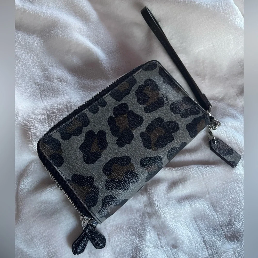 Coach cheetah / leopard print wallet wristlet black and brown - Picture 4 of 4